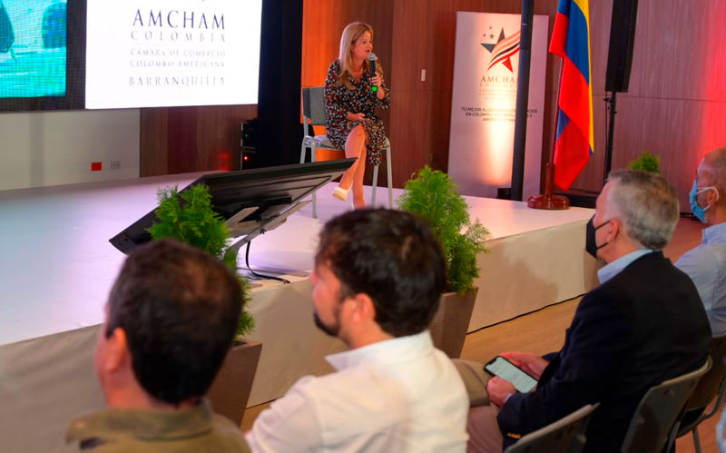 Fotografía de la gobernadora Elsa Noguera con el embajador de Estados Unidos en Colombia, Philip Goldberg