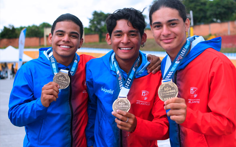 Fotografia de medallistas del Atlántico en los Juegos Intercolegiados del Eje Cafetero