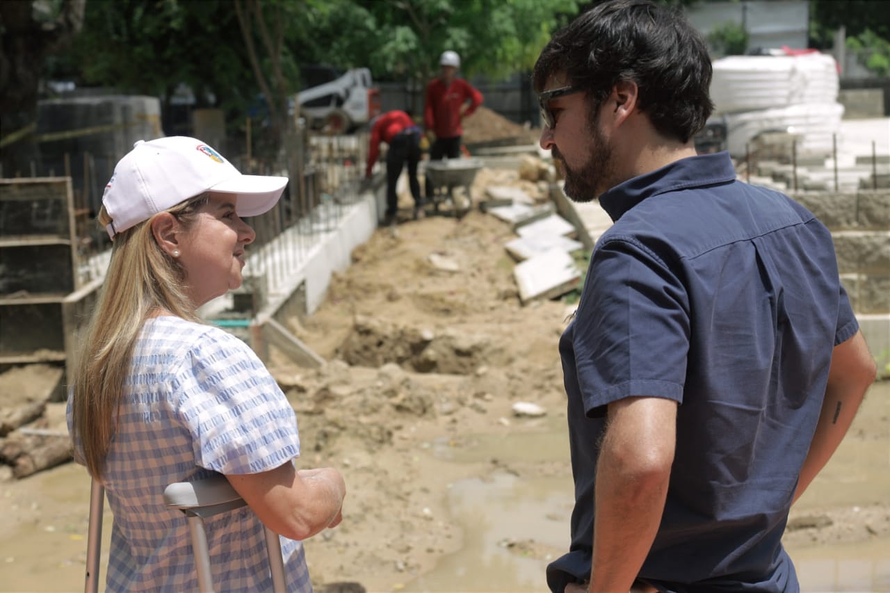 Gobernadora y Alcalde visita de obra cancha San Isidro