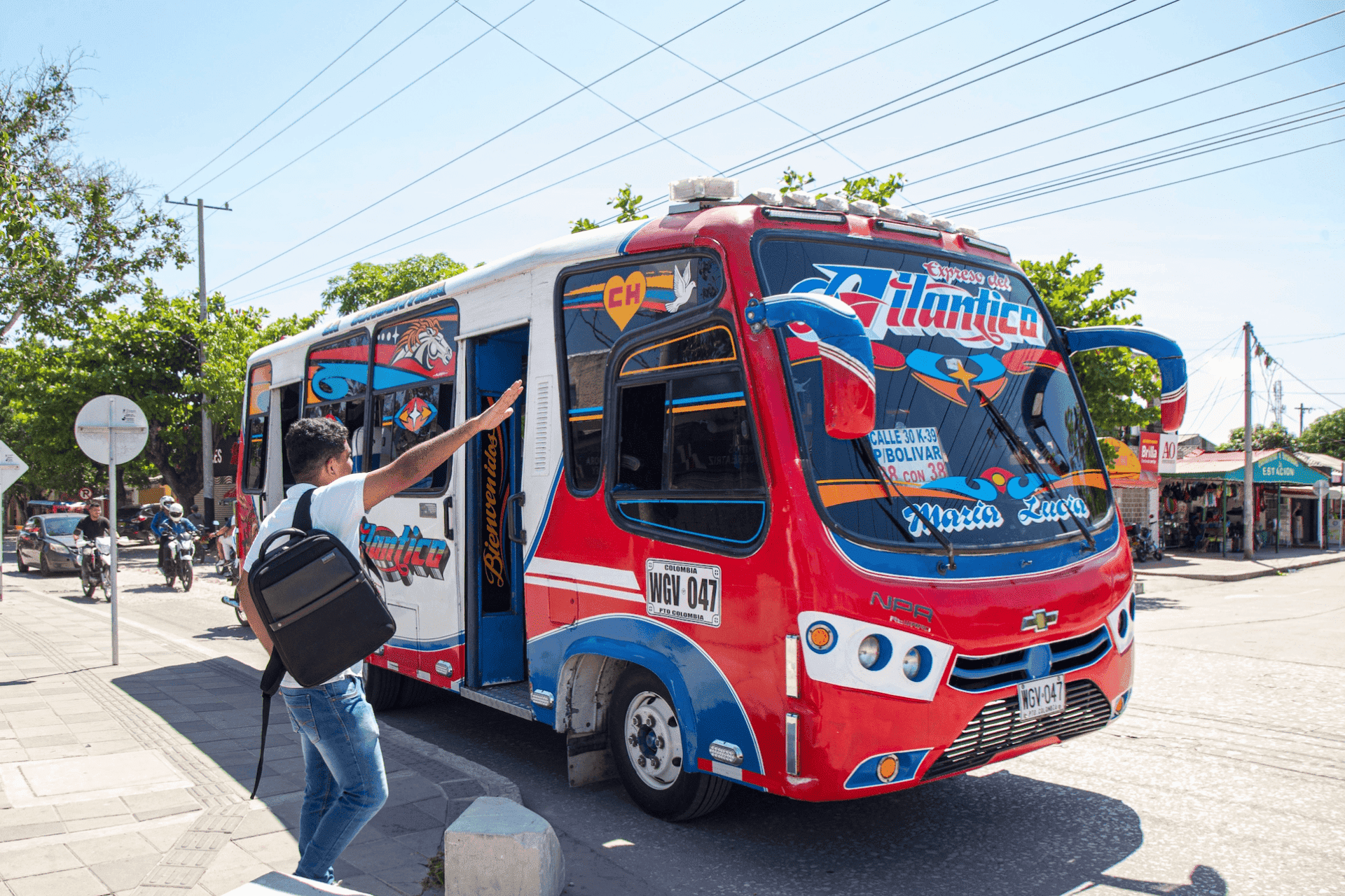 Desde hoy y hasta el próximo lunes 7 de agosto estarán abiertas las inscripciones en la página web de la Gobernación, para que 3 mil jóvenes del departamento reciban un subsidio del 40 por ciento del valor del transporte desde sus viviendas hasta los centros educativos. Atlantico Universitarios atlantico subsidio 2 2-2-2