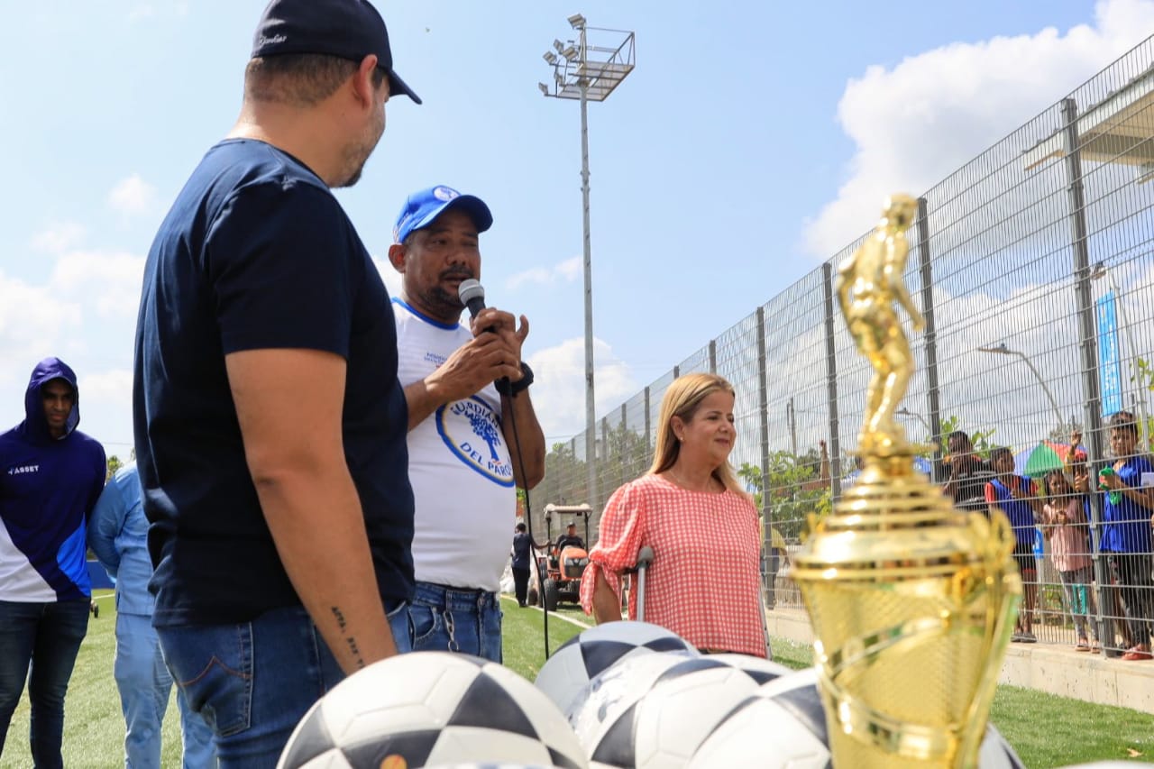 En su última jornada de entrega de obras del programa 'Parques para la Gente', la Gobernadora del Atlántico puso al servicio de la comunidad un espacio público de más de 10 mil metros cuadrados Atlantico cancha El Progreso de Santa Lucia