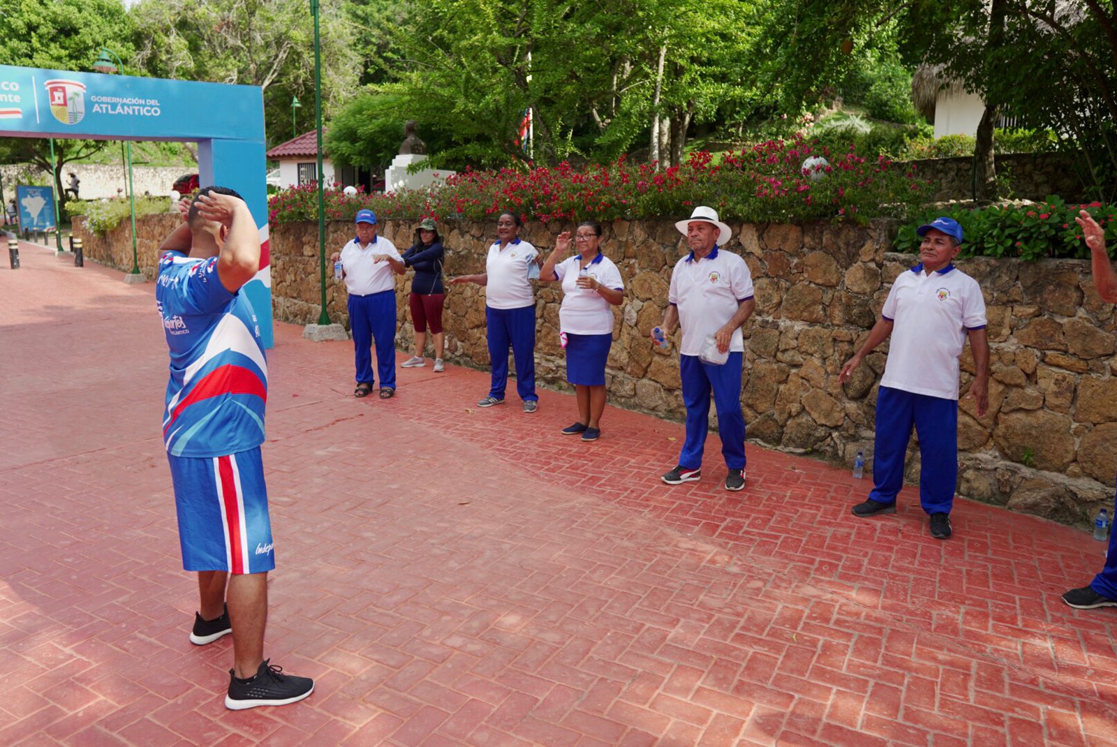 En la plaza Julio Flórez de Usiacurí, se llevó a cabo una actividad con ejercicios físicos, toma de tensión arterial, charlas de nutrición, entre otras, para la comunidad. Atlantico estilos de vida saludables con jornadas en los municipios