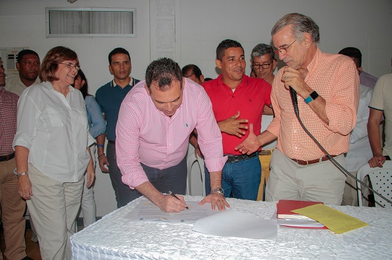 Entregan operación de alcantarillado de Salgar la Triple A
