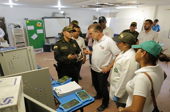 Gobernador pide no comprar computadores hurtados en colegio de Ponedera