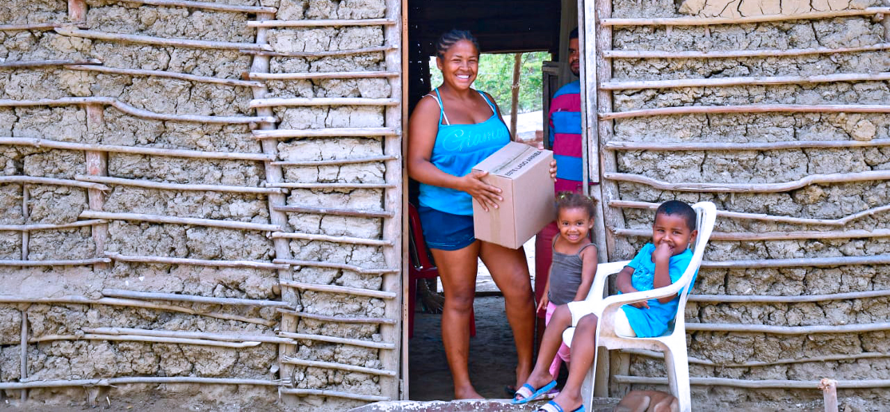 Testimonios de familias beneficiadas con asistencia humanitaria de la Gobernación del Atlántico muestran agradecimiento tras haber dejado sus trabajos para quedarse en casa.
