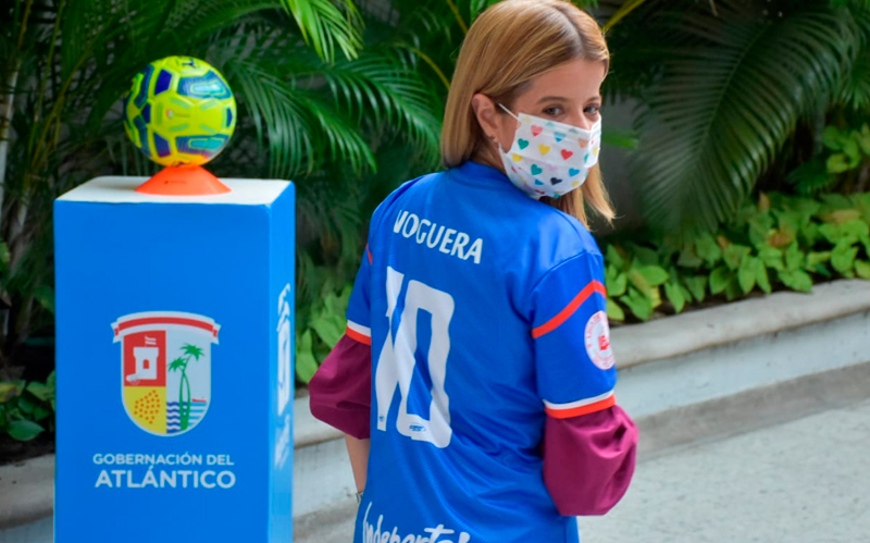 Foto Gobernadora Elsa Noguera Luce dotación entregada a deportistas