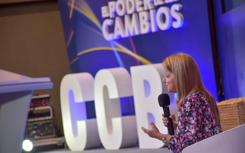 Fotografía Gobernadora Elsa Noguera en evento Caribe Biz Forum 2021