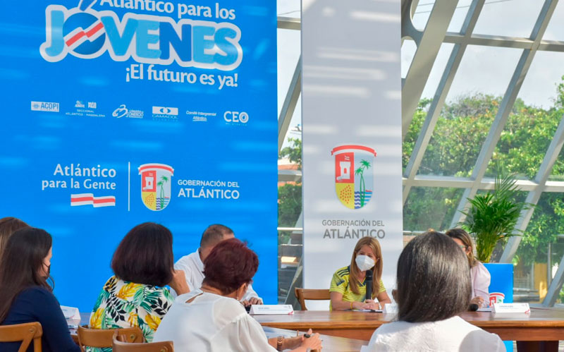 Fotografía Gobernadora Elsa Noguera reunida con Jóvenes